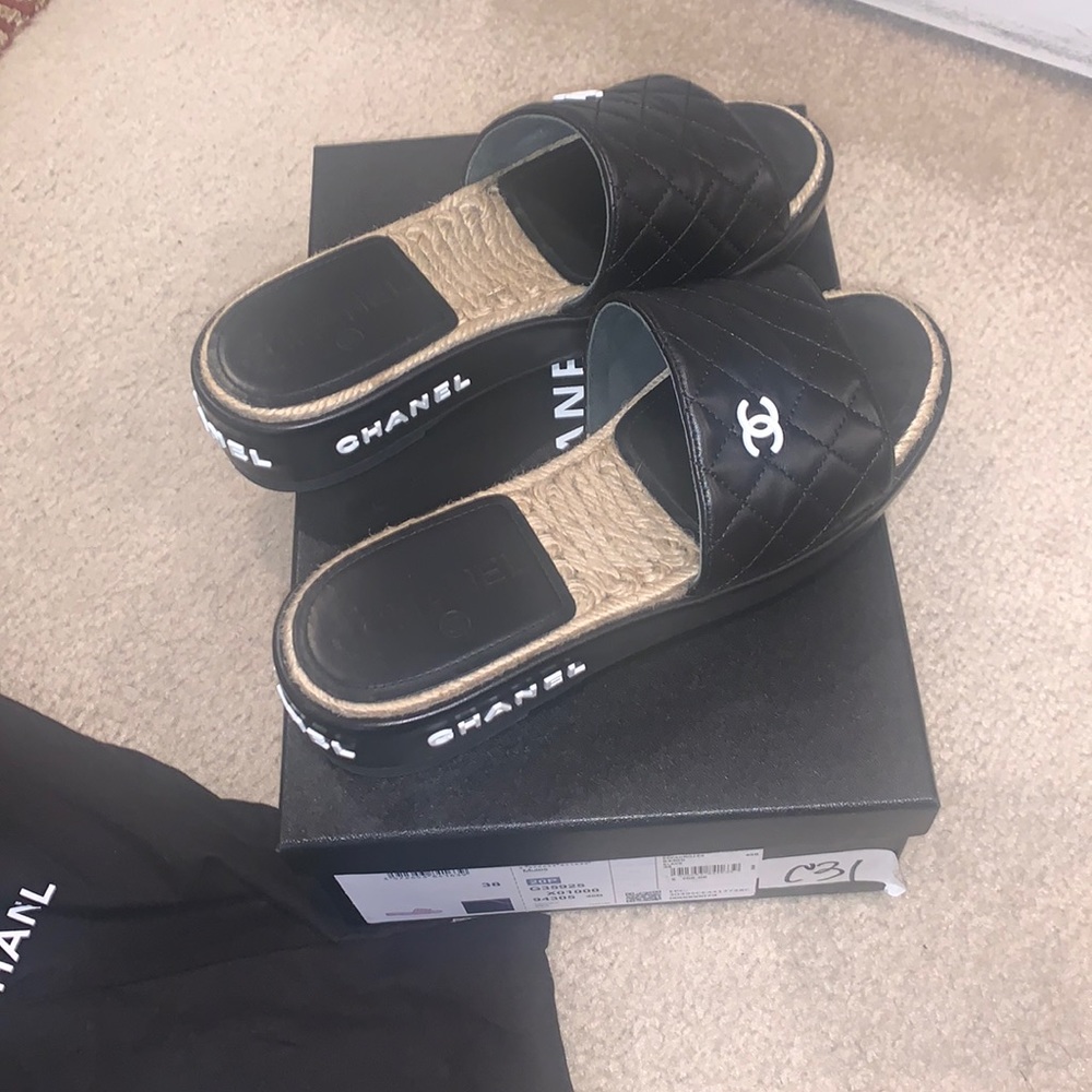 Chanel Slides Mules 38 black and white